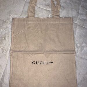 Tan Gucci tote